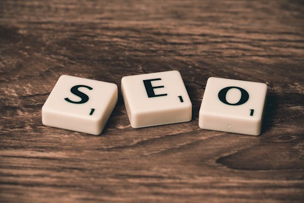 5 häufige SEO‑Fehler in Online‑Shops (und wie KI sie vermeidet)